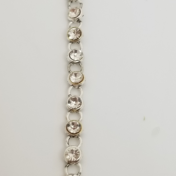 VINTAGE SILVERTONED NECKLACE WITH FAUX DROP PEARLS & GLASS RHINESTONE ACCENTS - Picture 7 of 11